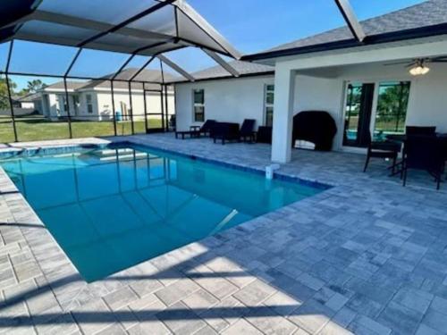 Enjoy Heated Salt Water Pool Ideal for 2 Families in Cape Coral, United States