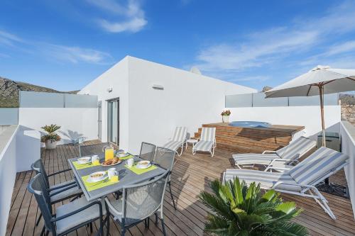 Penthouse Rosas 1C — 4-Star Luxury Hotel in Pollenca, Spain