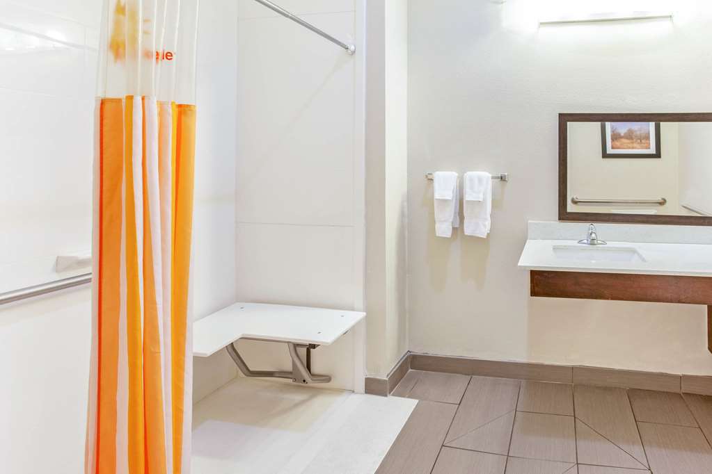 La Quinta Inn & Suites by Wyndham Luling - photo 15