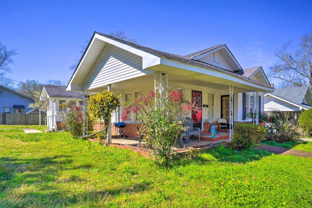 Cozy Corinth Escape Half Mi To Shop Dine — Corinth