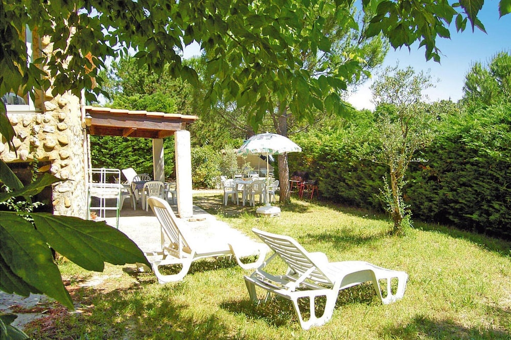 Holiday Home With Swimming Pool — 4-Star Luxury Hotel in Vaison-La-Romaine, France