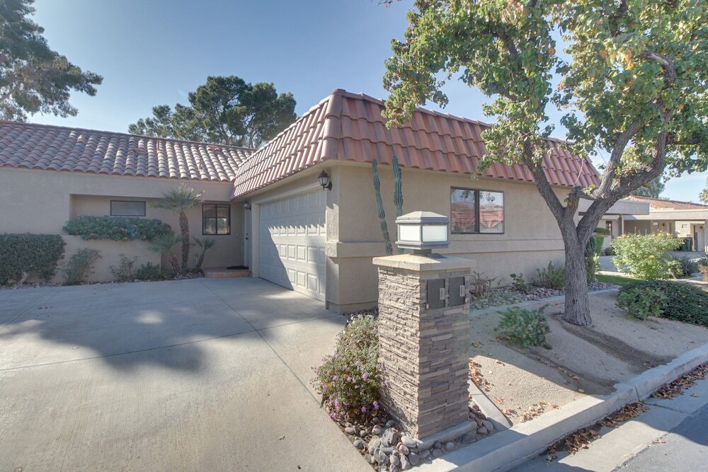 Pet friendly Palm Desert Gem on Golf Course - photo 3