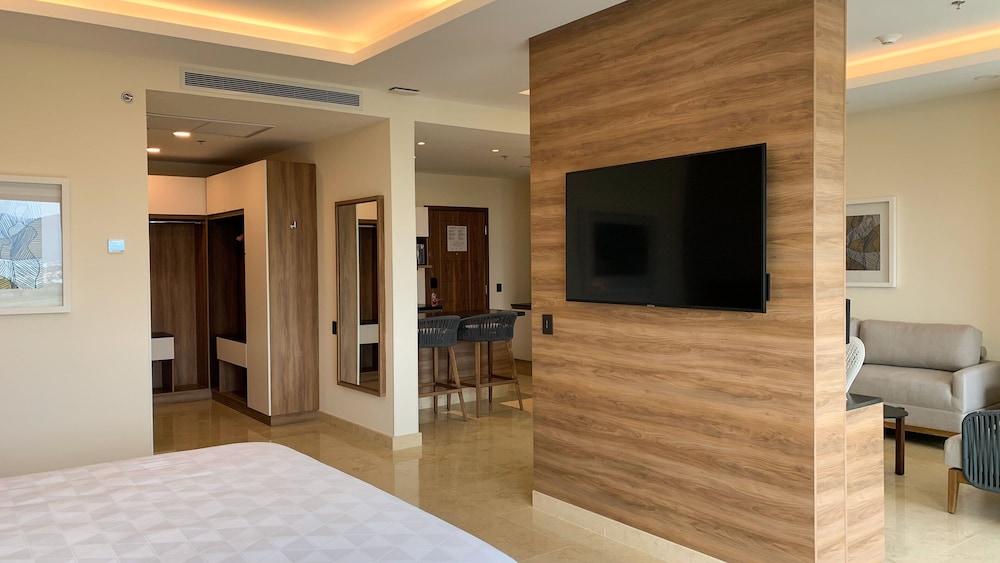 Holiday Inn & Suites Puerto Vallarta Marina & Golf by IHG