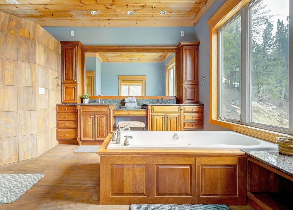 Secluded & Spacious Mountain Getaway - carbon neutral hotel in Morrison