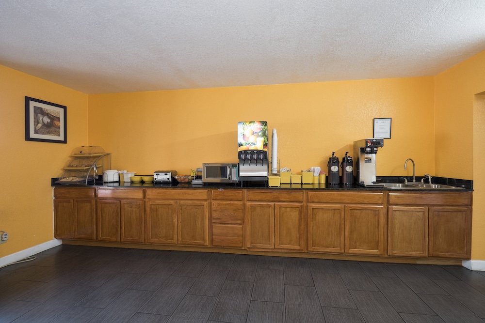 Red Roof Inn Mobile Midtown - photo 15