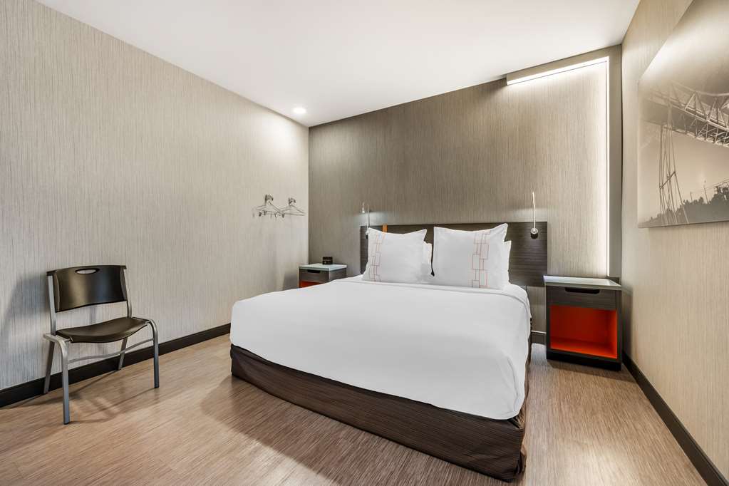 Vīb Best Western Springfield - photo 35