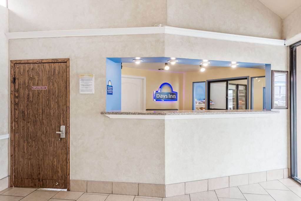 Days Inn by Wyndham San Antonio Splashtown ATT Center - photo 4