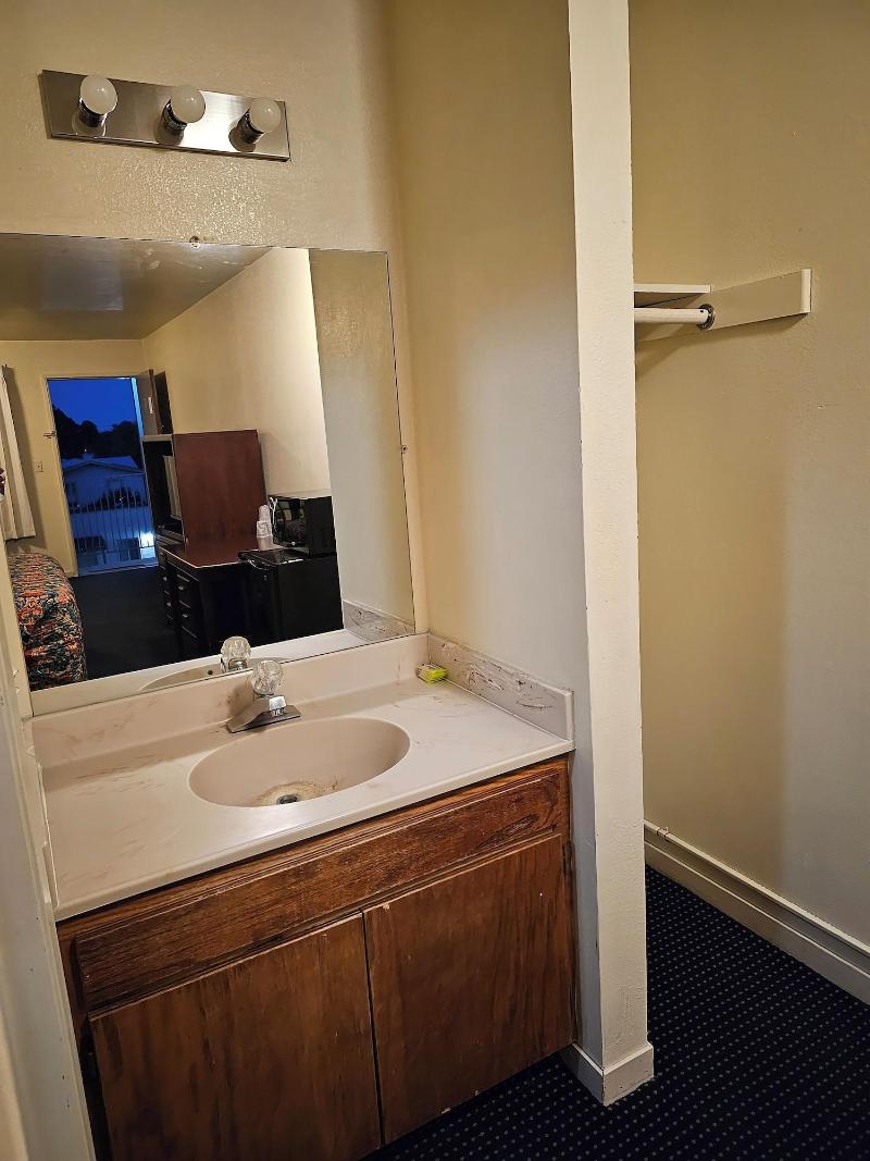 Terrace Inn and Suites - photo 7