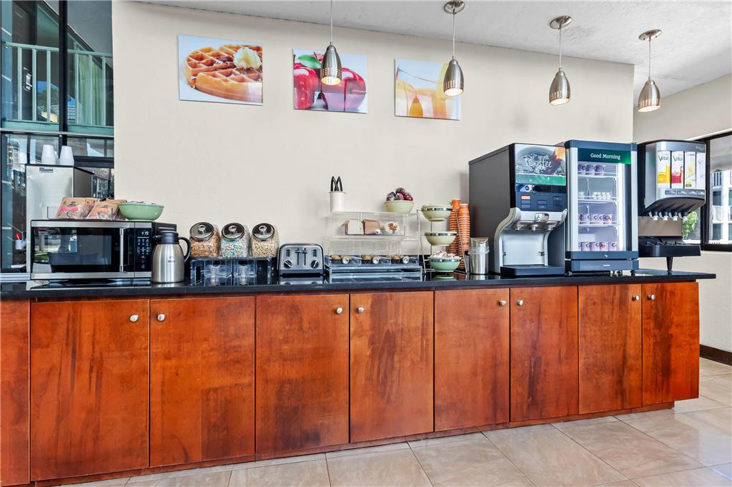 Quality Inn & Suites at Tropicana Field - photo 65