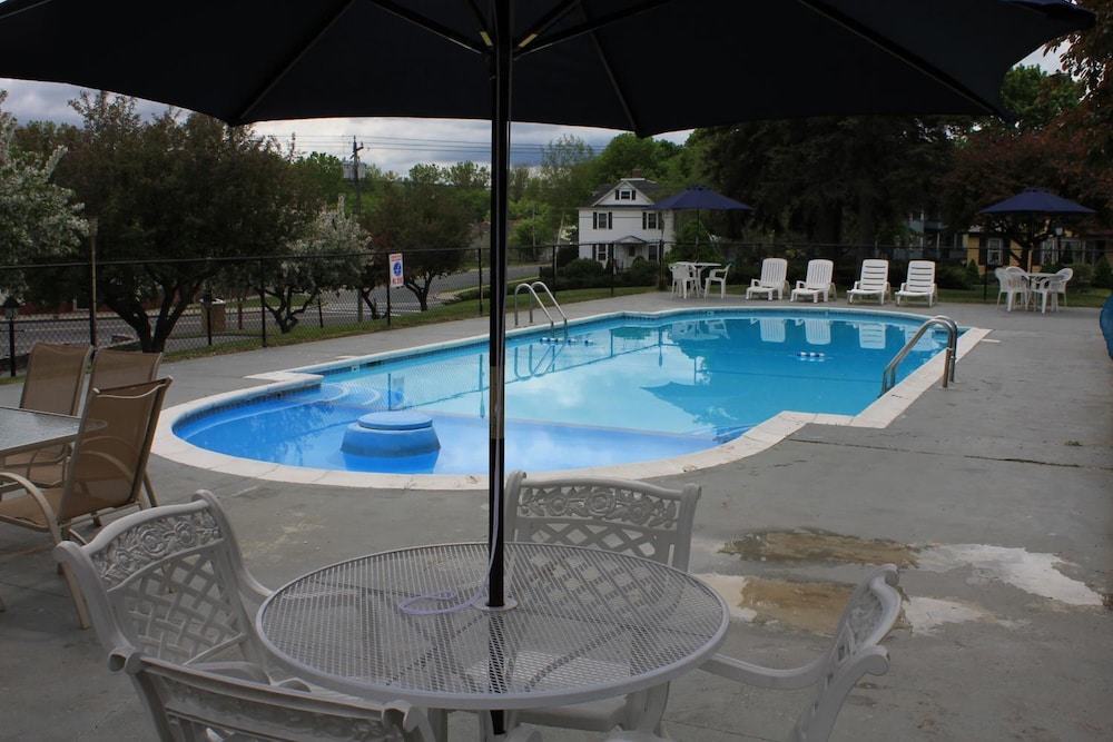 Berkshire Inn - photo 21
