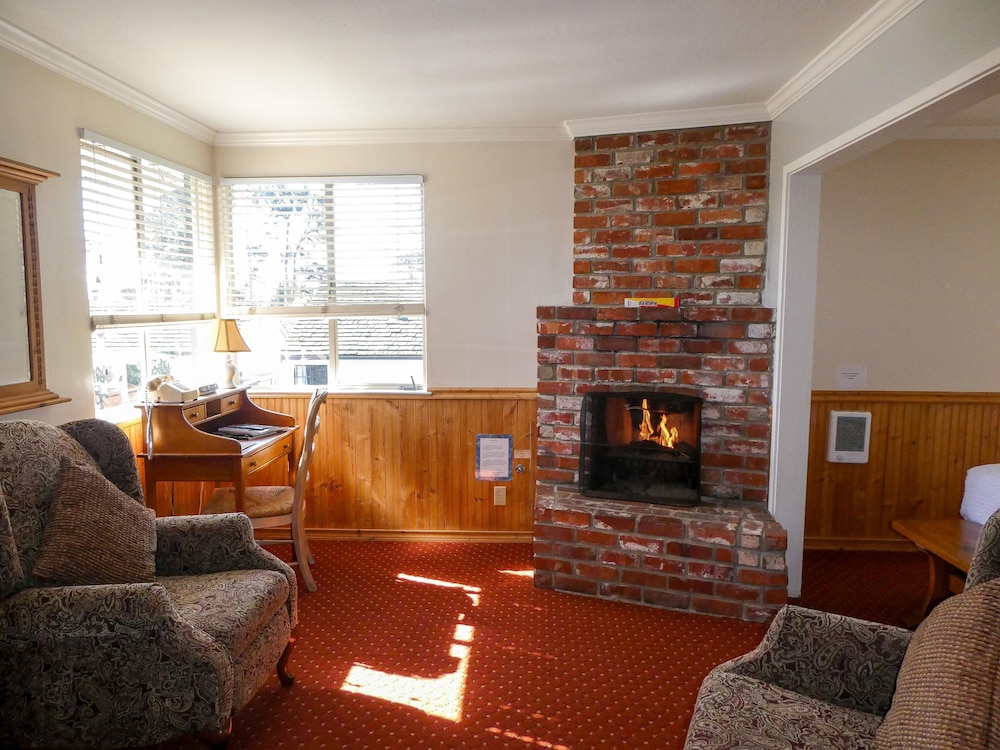 Carmel Fireplace Inn - photo 5