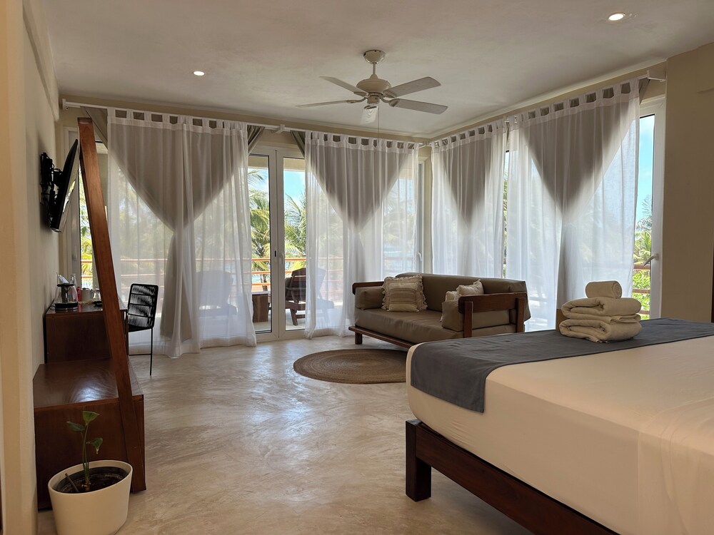 Noah Beach Hotel & Suites in Chetumal, Mexico