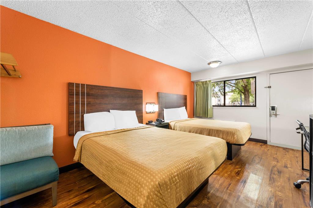 Econo Lodge Charlotte Airport - photo 21