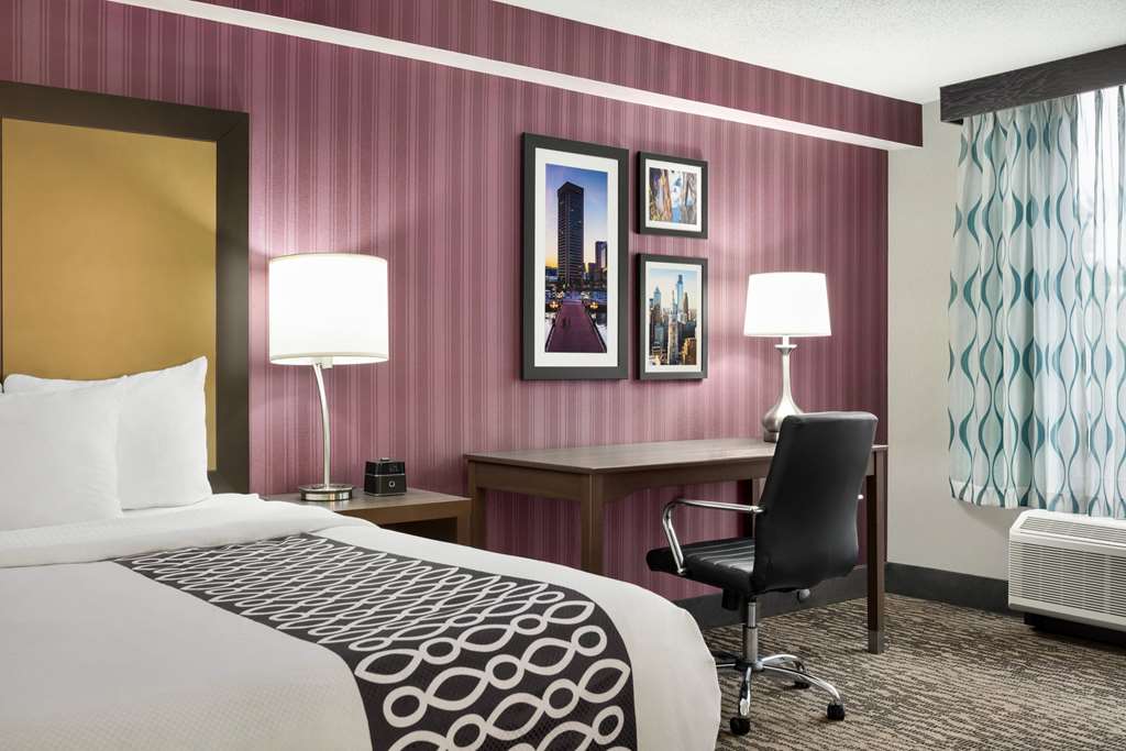 La Quinta Inn & Suites by Wyndham Newark Elkton - photo 18