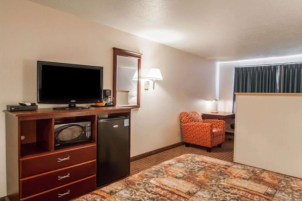 Bridgeway Inn & Suites Sublimity - photo 21