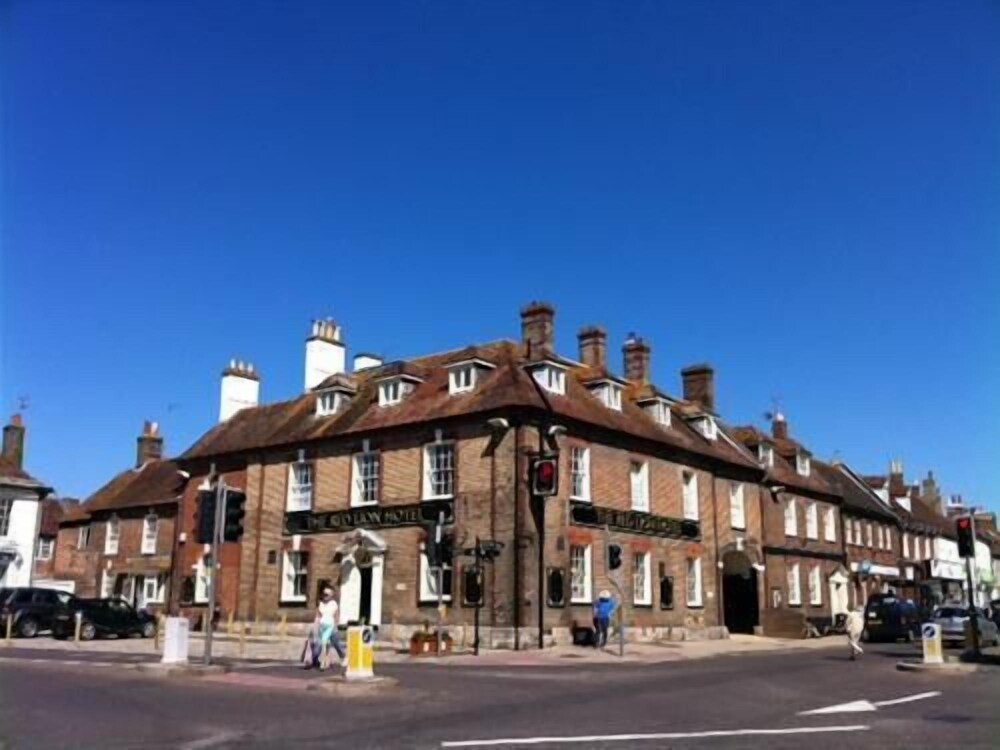 The Red Lion - carbon neutral hotel in Wareham