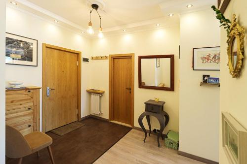 Central and Comfy Tbilisi 1BR Apartment by Wehost