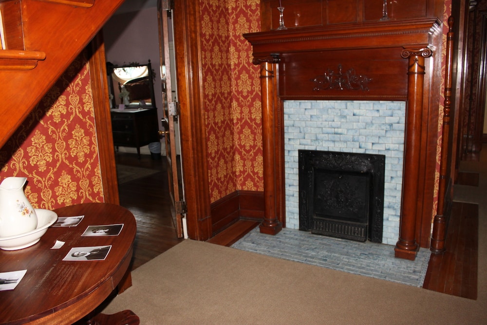 Victorian Charm Inn - photo 54