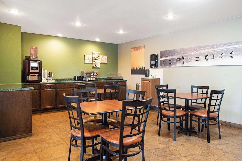 SureStay Plus Hotel by Best Western Bettendorf - photo 26