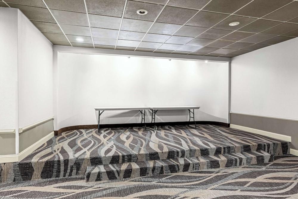 SureStay Hotel by Best Western SeaTac Airport North - photo 47