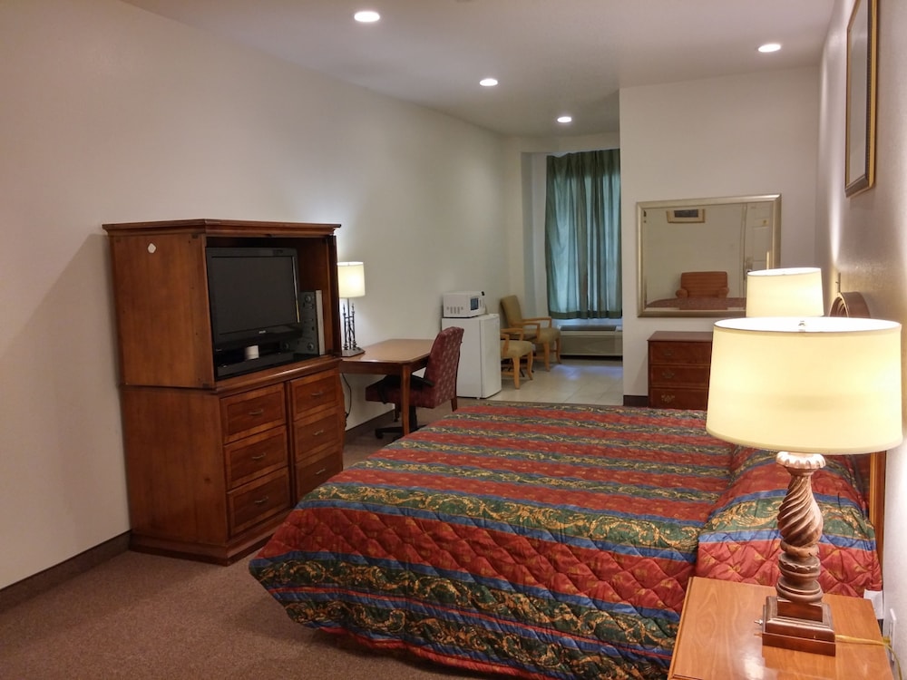 Country Regency Inn & Suites - photo 19