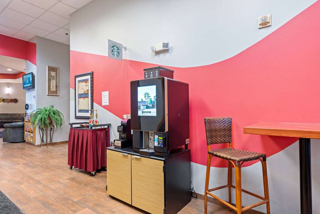 Ramada by Wyndham Sioux Falls Airport Waterpark & Event Ctr - photo 8