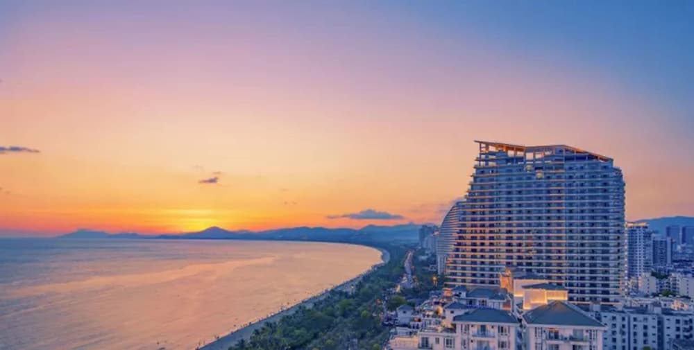 Rock Platinum Sea View Hotel — 5-Star Luxury Hotel in Sanya, People's Republic of China