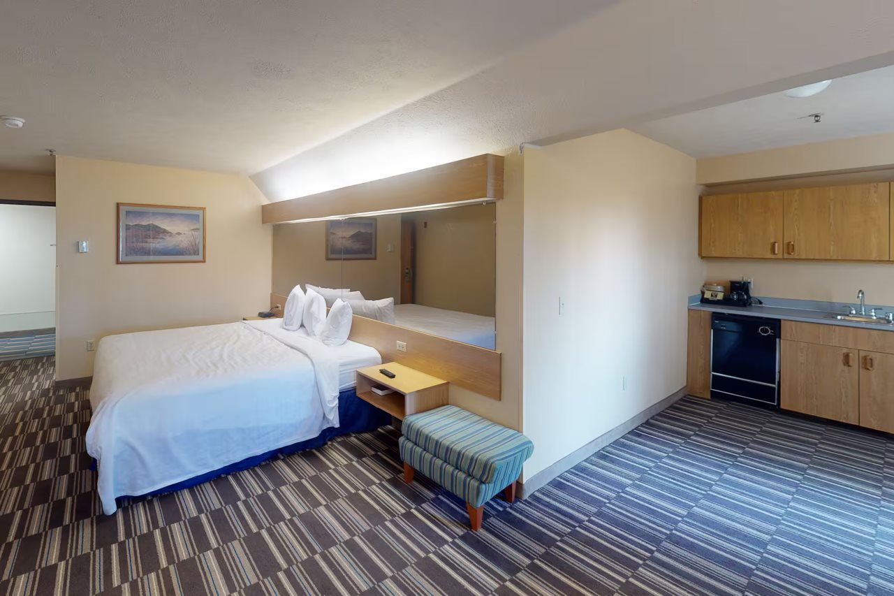 Baymont Inn & Suites by Wyndham Anchorage Airport - photo 25