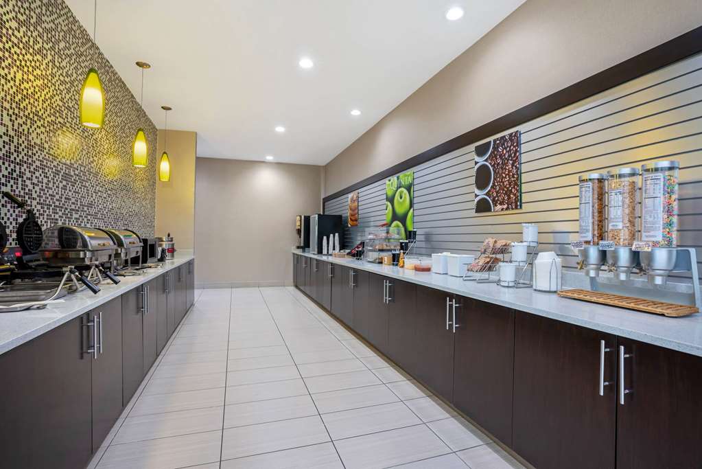La Quinta Inn & Suites by Wyndham College Station South - photo 50