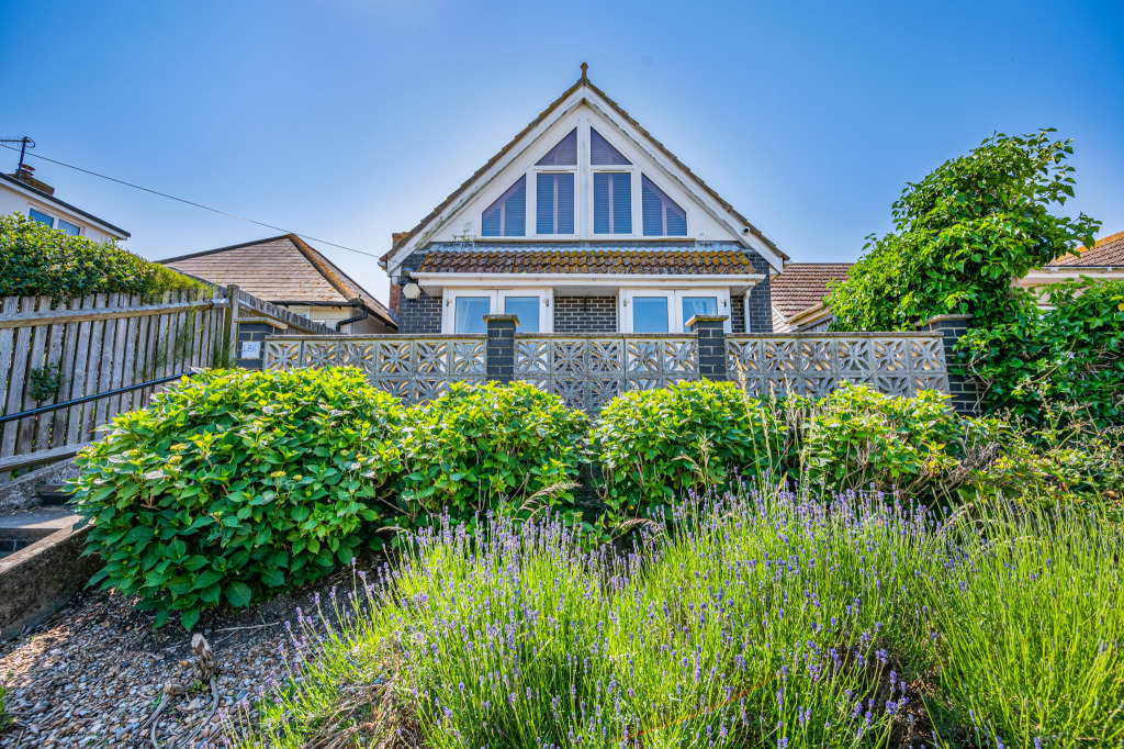 Pebble Paradise Beachfront Family Getaway in Pevensey, United Kingdom