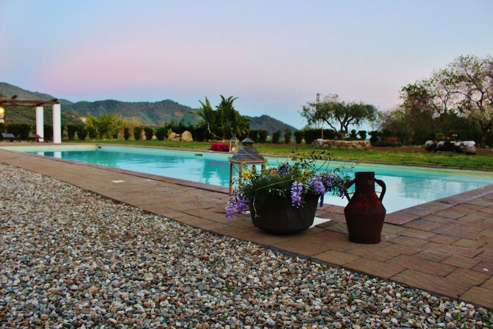 Tenuta Edonè Agriturismo — 4-Star Luxury Hotel in Graniti, Italy