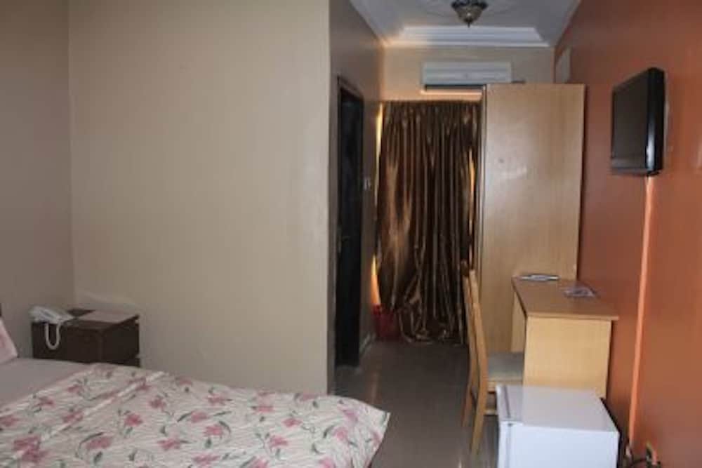 Cristabol place — Lagos — photo 2