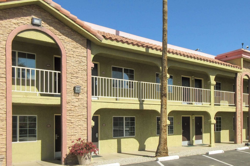 Econo Lodge Blythe Ca — Blythe