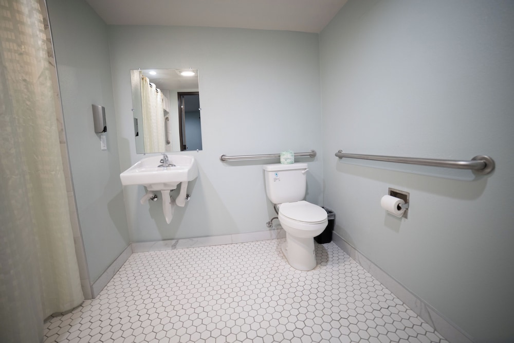 Express Inn & Suites - photo 23