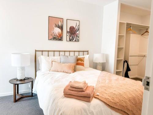 Metropol CBD pool Sleeps 7 — 4-Star Luxury Hotel in Canberra, Australia