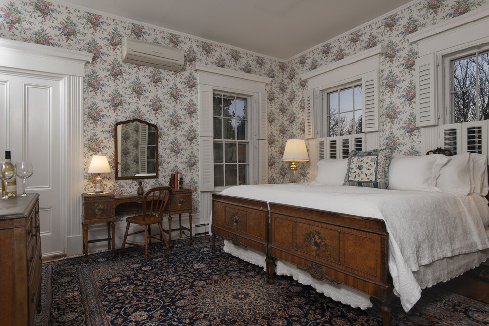 Liberty Hill Inn - photo 13