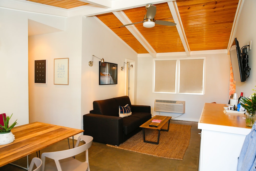 The Hotel Palms Courtyard - photo 49