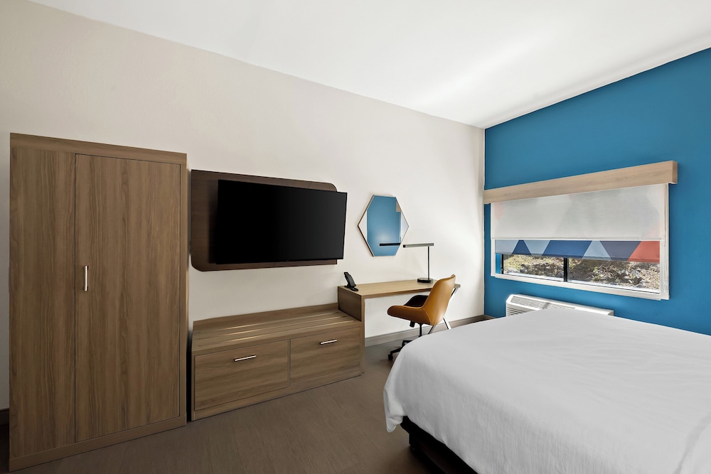 Holiday Inn Express & Suites Raleigh NE Medical Ctr Area by IHG - photo 13