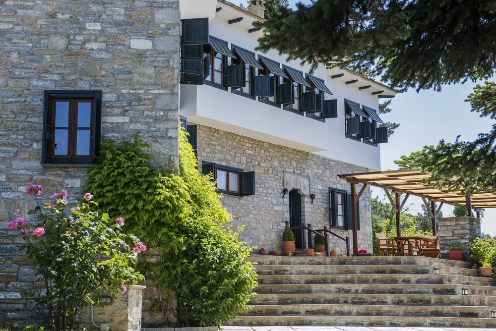 Arxontiko Mytilineou Skretaion — 4-Star Luxury Hotel in Neochori, Greece