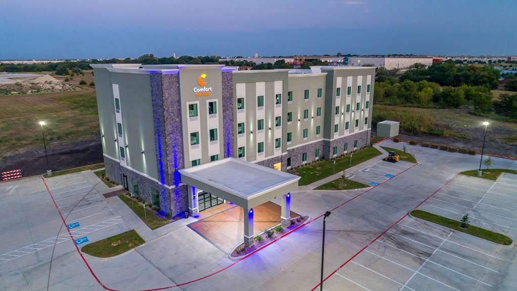 Comfort Suites DeSoto Dallas South - photo 49
