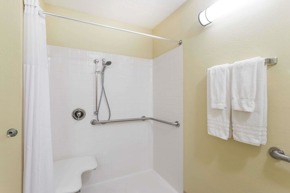 Days Inn Blacksburg Conference Center - photo 13