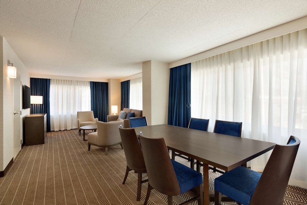 Embassy Suites Boston Logan Airport - photo 19