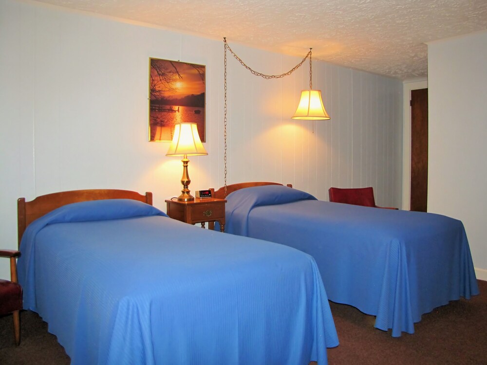 Colebrook C.C. & Motel - photo 9