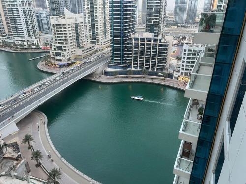 Spacious 1BR with full Marina View - last minute hotel in Dubai