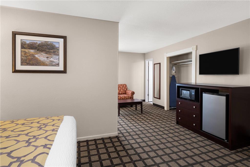 Baymont by Wyndham Jefferson City - photo 26
