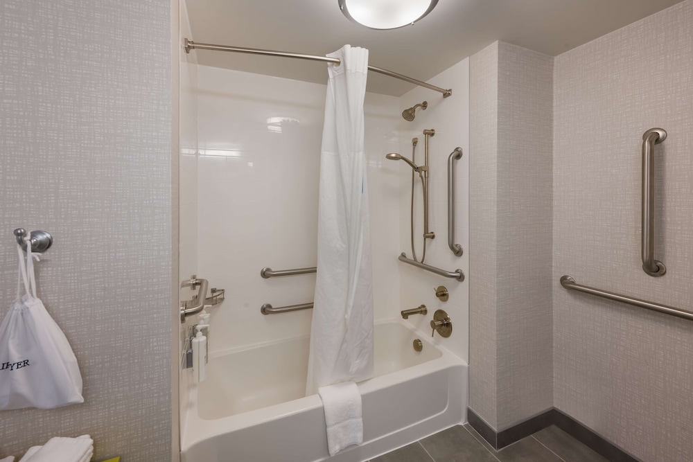 Hampton Inn & Suites Fredericksburg at Celebrate Virginia - photo 56