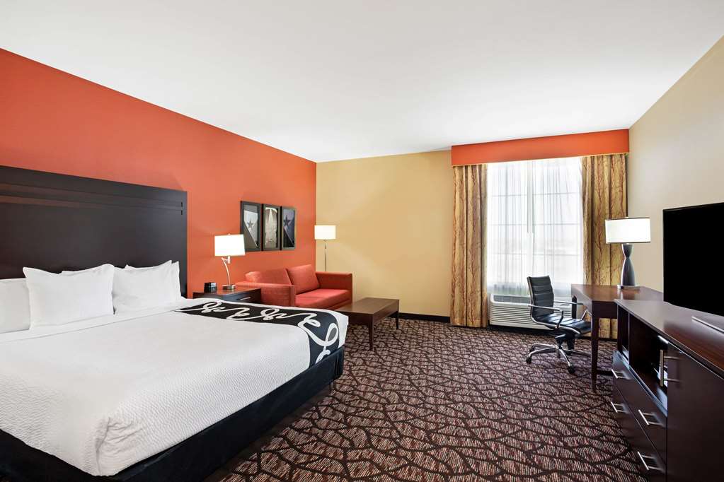 La Quinta Inn & Suites by Wyndham Pecos - photo 27