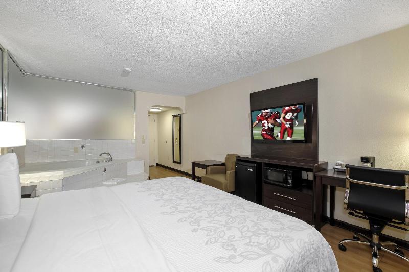 Red Roof Inn PLUS & Suites Opelika - photo 30