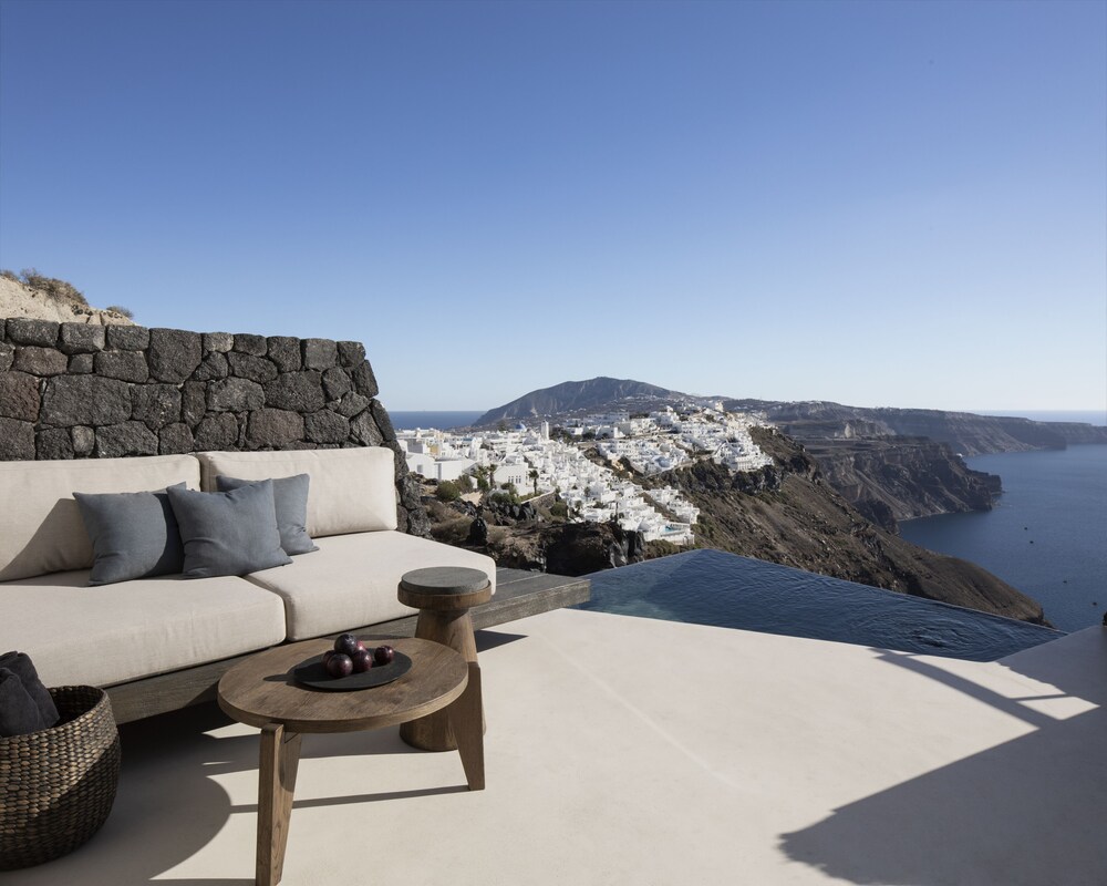 Vora — 4-Star Luxury Hotel in Fira, Greece