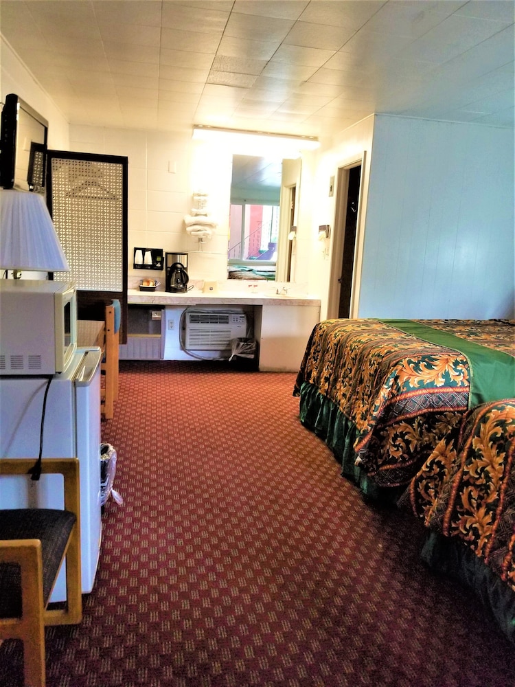 Town House Motor Inn - photo 5